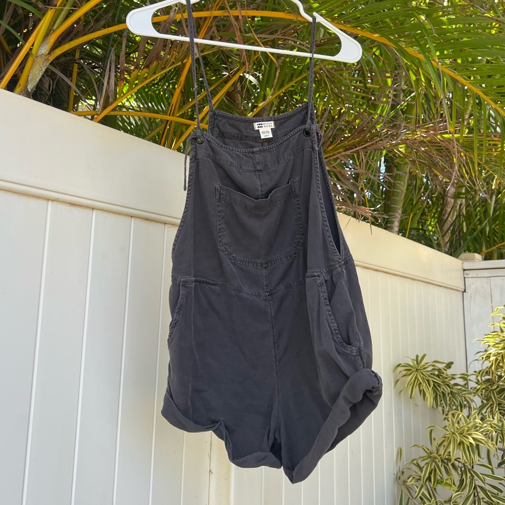 SIZE MEDIUM Billabong gray wild pursuit overall romper